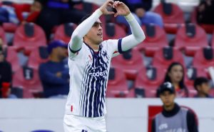 Rogelio Funes Mori festejando su anotación en la cancha del Estadio Jalisco en la jornada 6 del Clausura 2023. Foto: Imago7

