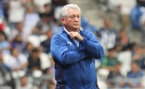 Vucetich ya tiene listo quién debe cobrar el siguiente penal a favor de Rayados. Será alguien que no había cobrado. Foto: Imago7
