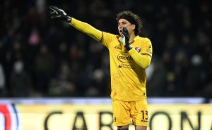 Memo volvió a demostrar su calidad en la portería de la Salernitana (Getty Images)
