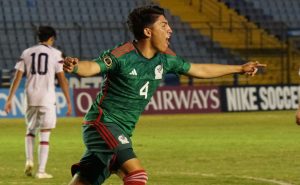 Luis Navarrete festejando el segundo gol de México para ganar el Premundial de la CONCACAF sub-17.
