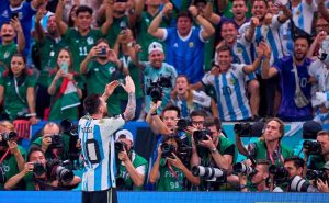 El Mundial de Qatar 2022 vivió un encuentro entre dos de las mejores hinchadas del mundo.

