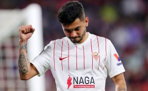 SEVILLE, SPAIN – MARCH 10: Jesus Manuel Corona of Sevilla FC gestures during the UEFA Europa League Round of 16 Leg One match between Sevilla FC and West Ham United at Estadio Ramon Sanchez Pizjuan on March 10, 2022 in Seville, Spain. (Photo by Fran Santiago/Getty Images)
