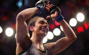 | Alexa Grasso derrotó a Valentina Shevchenko. 

