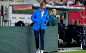 Corinne Diacre fue despedida de su cargo

