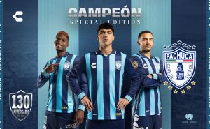 Pachuca lanza nuevo jersey retro conmemorativo de los 130 años de historia.
