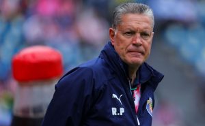 Ricardo Peláez se le fue con todo a Fernando Hierro y la directiva
