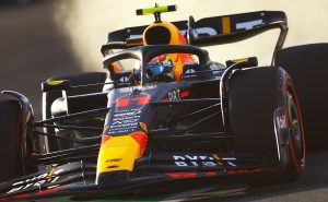 Checo Pérez cerca de Verstappen – Getty Images.

