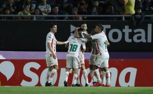 Los jugadores de Necaxa celebran el gol del triunfo. | Imago7

