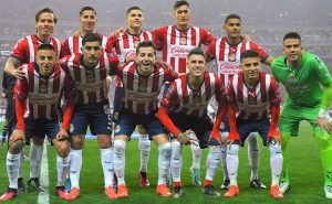 Chivas presentó una alineación inédita con 7 canteranos para el Clásico Nacional contra América en el Clausura 2023. Foto: Imago7
