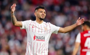 Tecatito Corona va recuperándose de una lesión. Fuente: Getty
