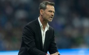 Con apenas dos partidos con la selección mexicana, Diego Cocca no convence y a pesar de avanzar a la siguiente ronda, ya comienza a recibir críticas al igual que varios jugadores. Foto: Imago7
