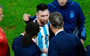 Lionel Messi fue campeón del mundo y junto a sus goles, también dejó una frase para la historia como el "¿Qué mirás bobo?" y la FIFA reveló un poco de lo que realmente sucedió. Foto: Imago7

