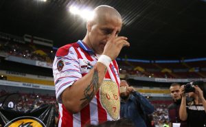 El Bofo calienta el Clásico Tapatío Foto: Imago7/Sandra Bautista

