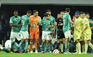 Fernando Hernández golpeó a un jugador del León. | Imago7
