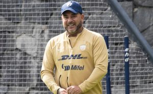 Antonio Mohamed dio su primer entrenamiento con los Pumas luego de su polémica ausencia en el partido contra Querétaro.
