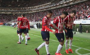 Chivas lanza su mejor alineación del torneo
