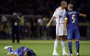 Materazzi recibió un golpazo producto de sus dichos
