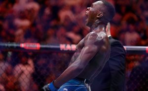 Adesanya recuperó el cinturón de peso mediano de la UFC. | Getty Images
