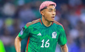 Julián Araujo tiene 4 ‘novias’ – Getty Images.
