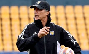 Robert Dante Siboldi ya planea hacer cambios en la alienación de Tigres y mandaría a la banca a uno de los estelares.
