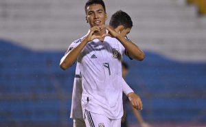 Jesús Hernández la está rompiendo con el Elche Foto: Imago7/ Sebastian Laureano Miranda
