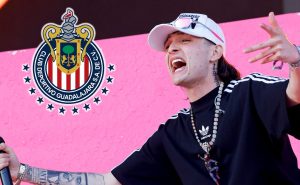Peso Pluma cerca de debutar con Chivas – Getty Images.
