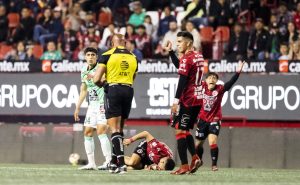 Carlos Valenzuela sufrió una terrible lesión. Foto: Imago7
