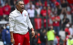 Nacho Ambriz estalló contra un aficionado de Toluca Foto: Imago7/Etzel Espinosa
