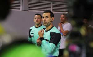 César Ramos y su arbitraje dudoso Foto: Imago7/ Manlio Contreras
