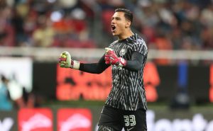 El Tri tiene el futuro asegurado en la portería con Malagón
