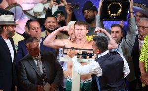 Canelo Álvarez llegó a las 167.5 libras en el pesaje
