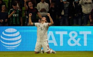Santi Giménez quiere ser el titular del Tri

