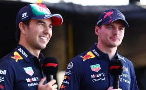 Checo Pérez tiene al rival en casa. Fuente: Getty
