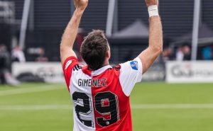 Santi Giménez está muy cerca de lograr un título individual con el Feyenoord.
