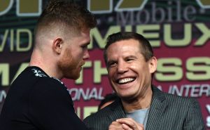 ¿Canelo Álvarez no está a la altura de JC? Fuente: Getty

