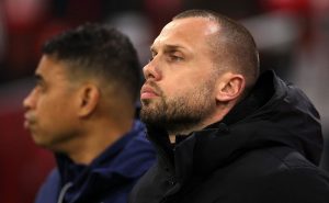 Heitinga no seguirá en el Ajax (Photo by Dean Mouhtaropoulos/Getty Images)
