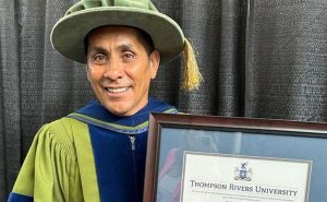 ¡NO DEJA DE ROMPERLA! Jorge Campos es reconocido con doctorado Honoris Causa