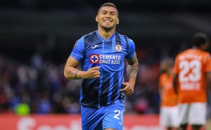 Cruz Azul podría contar con el regreso de Escobar. Fuente: Getty.

