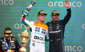 Los pilotos ingleses empiezan a acercarse al podio – Getty Images

