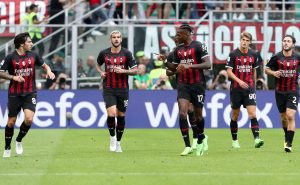 Una estrella del Milan, con la playera de México.
