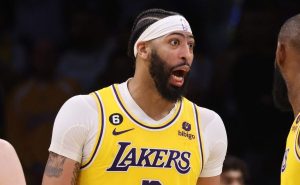 Los Angeles Lakers le firman una extensión de contrato a Anthony Davis.

