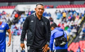 Ciudad de México, 8 de julio de 2023. Ignacio Ambriz, durante el partido de la jornada 2 del torneo Apertura 2023 de la Liga BBVA MX, entre la Máquina Celeste del Cruz Azul y los Diablos Rojos del Toluca, celebrado en el estadio Azteca. Foto: Imago7/ Mariana Amador
