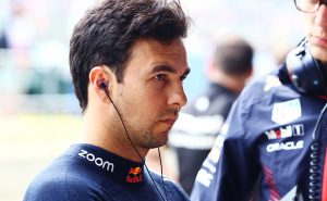 La frase sobre el presente de Checo.
