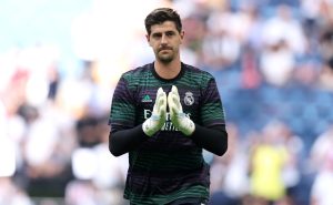 El portero del Real Madrid, Courtois le manda buenas vibras a su compañero en el club merengue, Éder Militao. Foto: gettyimages 
