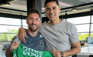 Messi recibió un presente de los tuzos
