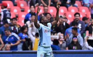 Diber Cambindo por fin anotó con Cruz Azul. | Getty Images
