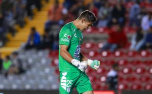 Portero de Pachuca celebra su atajada. Foto: Imago7
