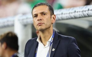 Jaime Lozano observó el entrenamiento de Chivas.
