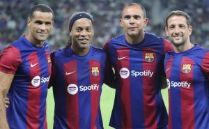 Ronaldinho posó junto a sus amigos y excompañeros
