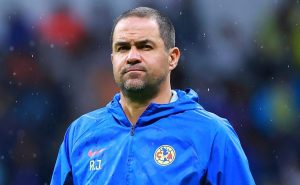 André Jardine prepara al América para enfrentar a Chivas.
